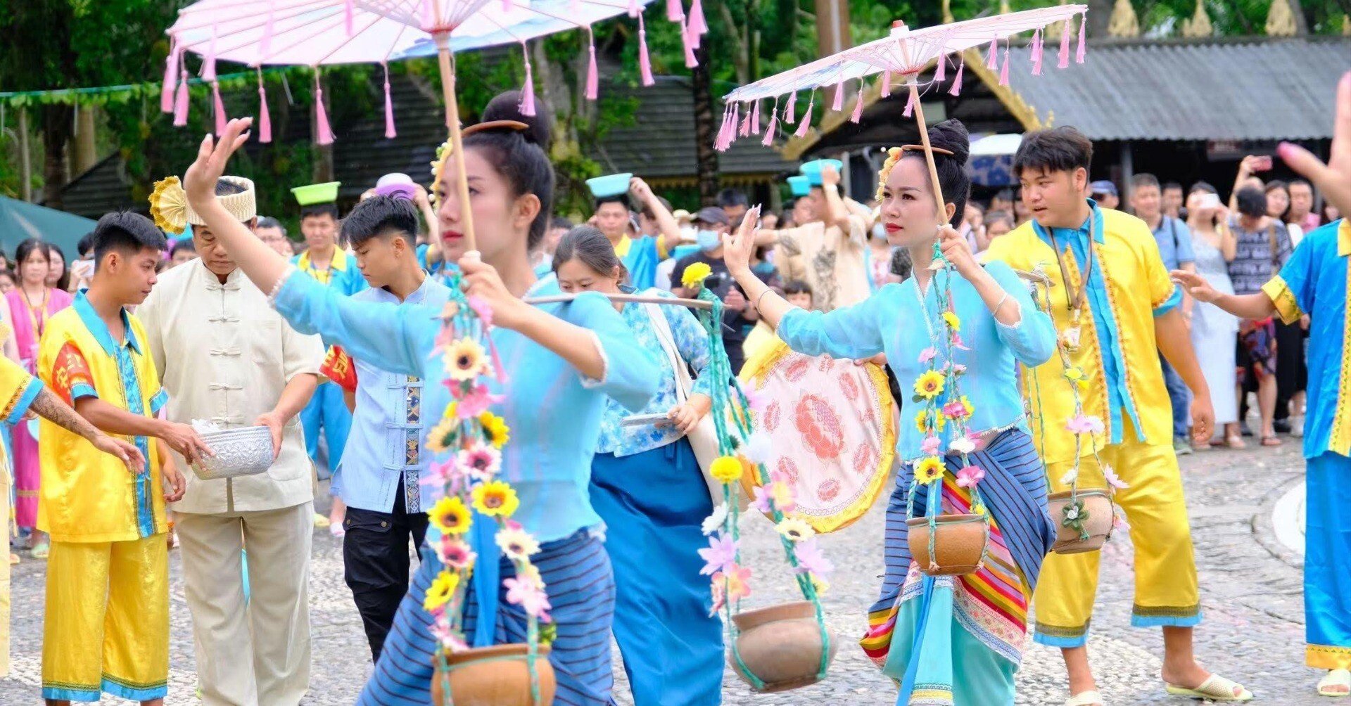中国の多民族を旅する＞第1回：クジャクを愛する色彩と水の民 傣（タイ