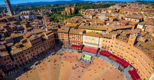 シエナ風景画 シエナの街並み /100 今日の世界遺産】シエナの歴史地区🇮