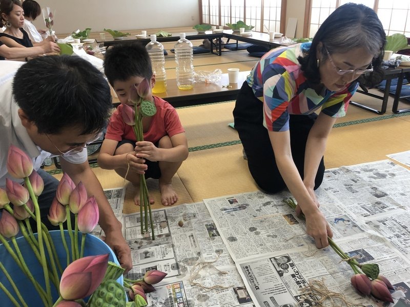 極楽浄土に咲く花！蓮の実薬膳ごはん＆花見ツアー～薬膳ごはん試食、蓮の葉で象鼻杯、蓮の花持ち帰りまで～14