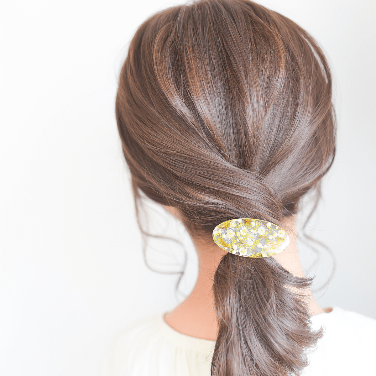 ドライフラワーモチーフのレジンヘアゴム 縦3cm × 幅4.5cm