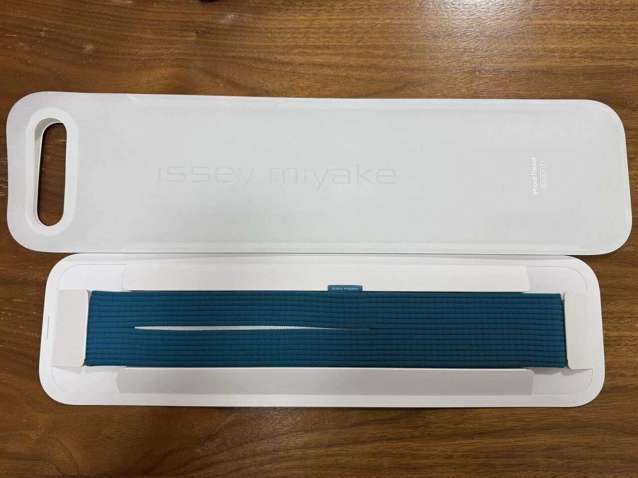 iPhone Pocket by ISSEY MIYAKE の開封｜あきちゃん（二郎）