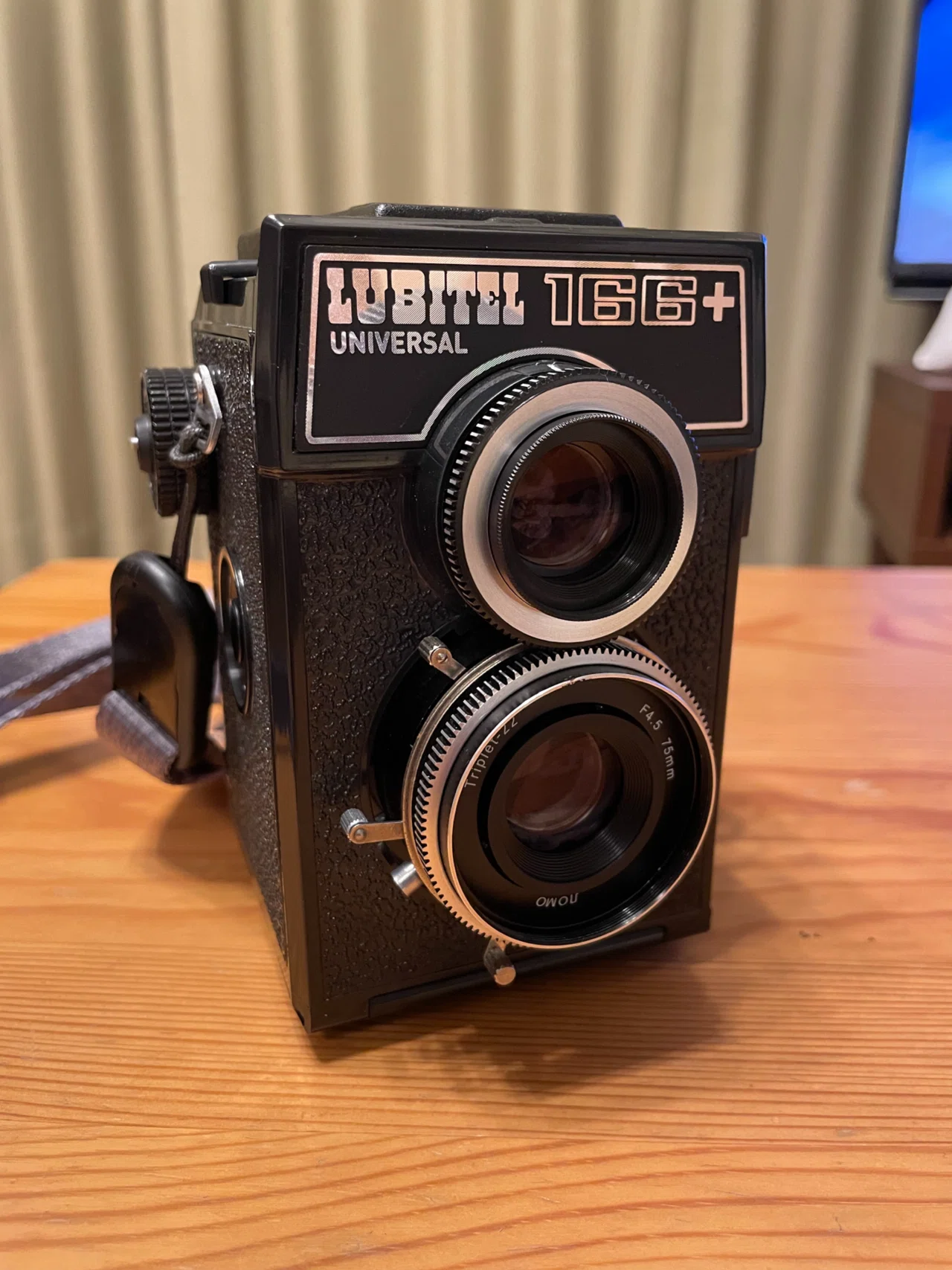 二眼レフトイカメラという選択［LOMO LUBITEL 166+］｜Tool.YSD