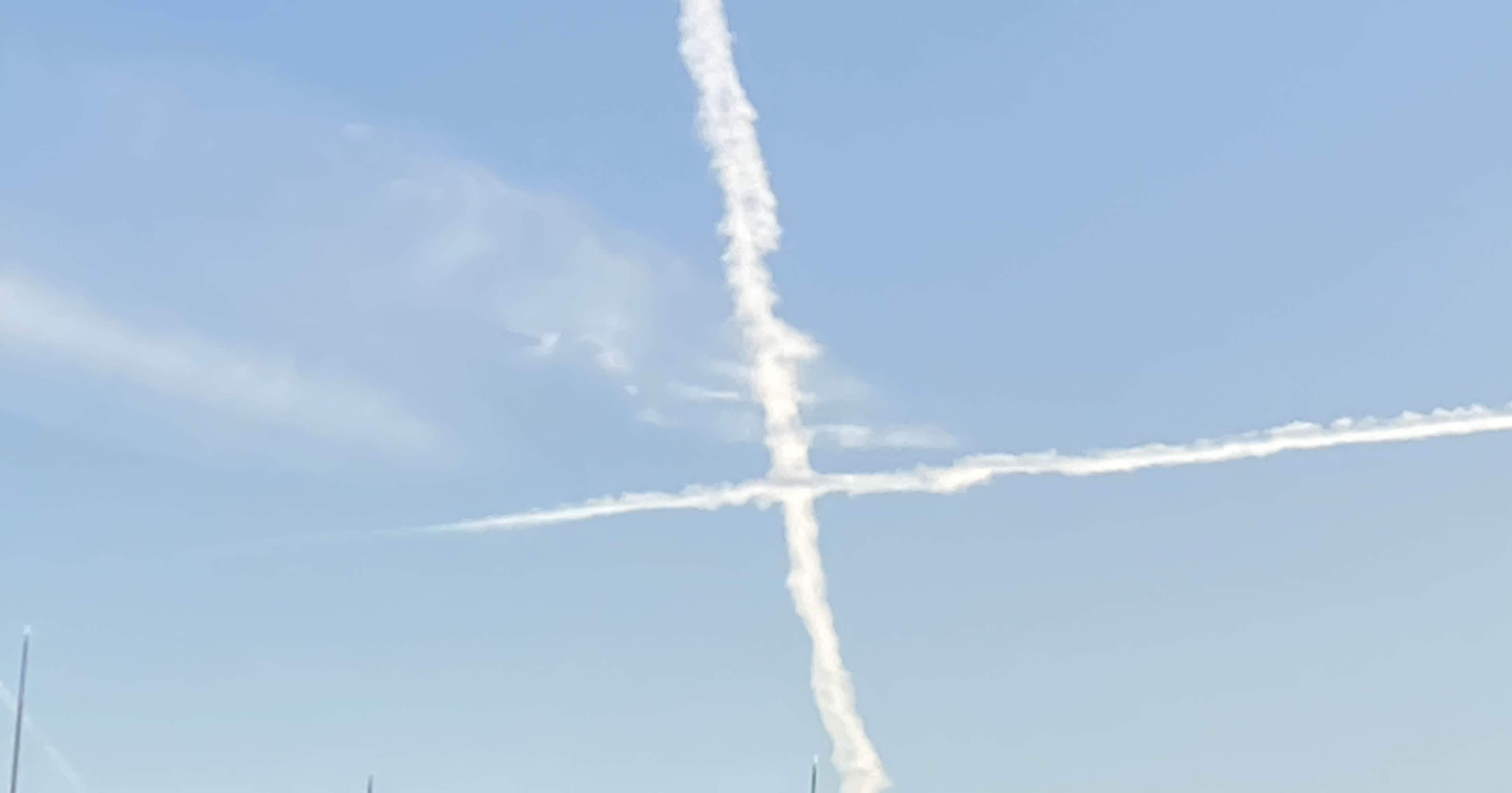 ささやき・飛行機雲の十字架｜sakuranboのパレット