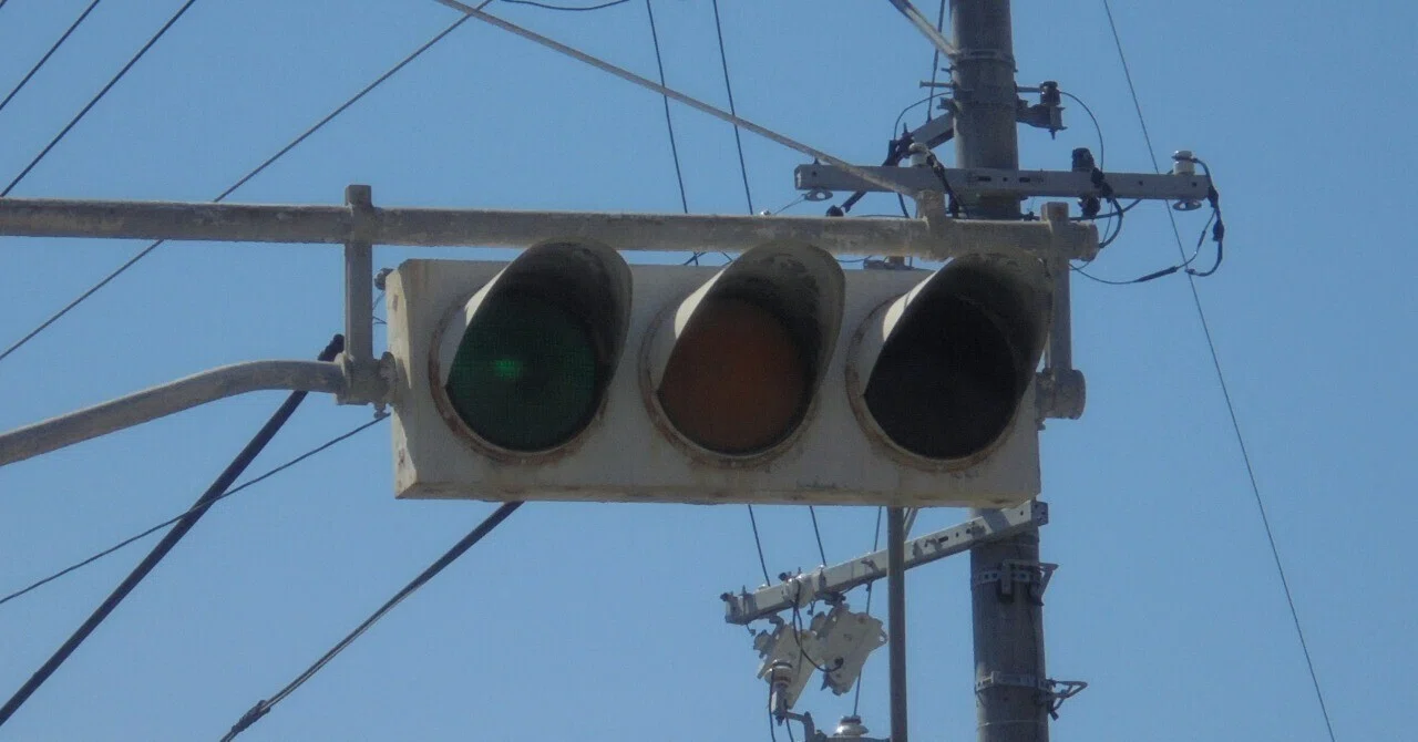 静岡県磐田市にあるNS角型信号機｜けんだまの信号機撮影