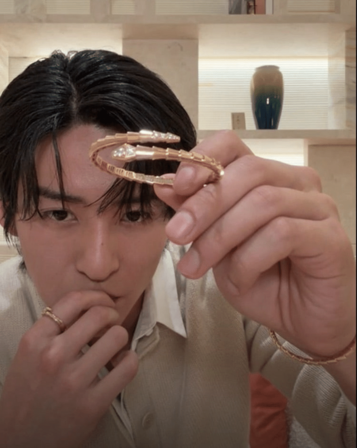 SnowMan🖤 目黒蓮、ブルガリ ‒ 私物まとめ｜たまゆき⛄️