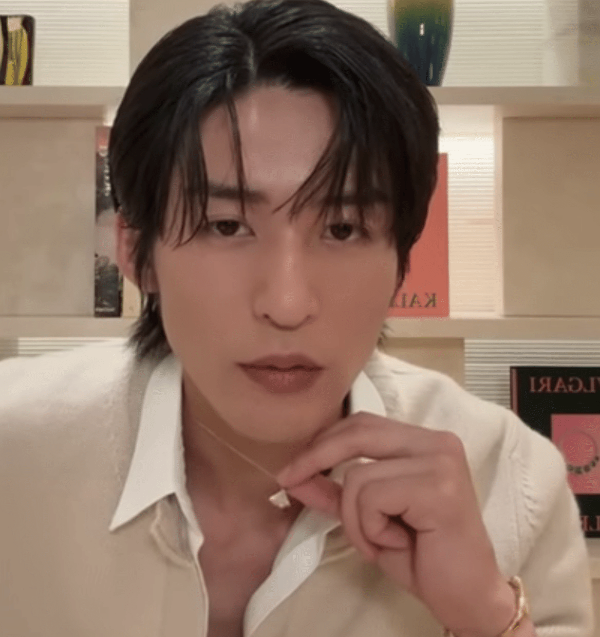 SnowMan🖤 目黒蓮、ブルガリ ‒ 私物まとめ｜たまゆき⛄️