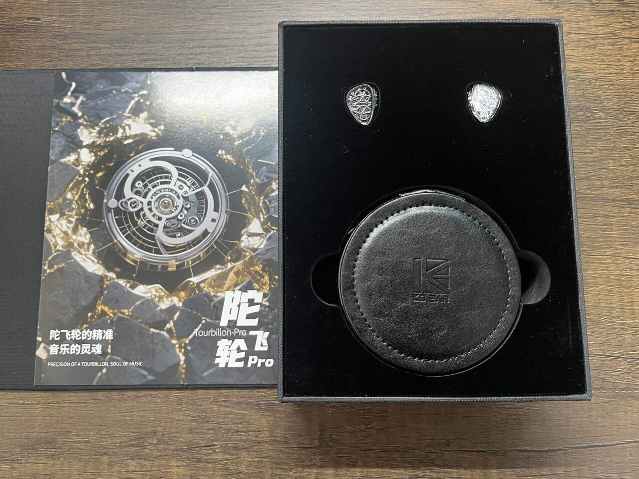 レビュー】♯16 KBEAR Tourbillon-Pro〜精密機構、響く〜｜やまこ