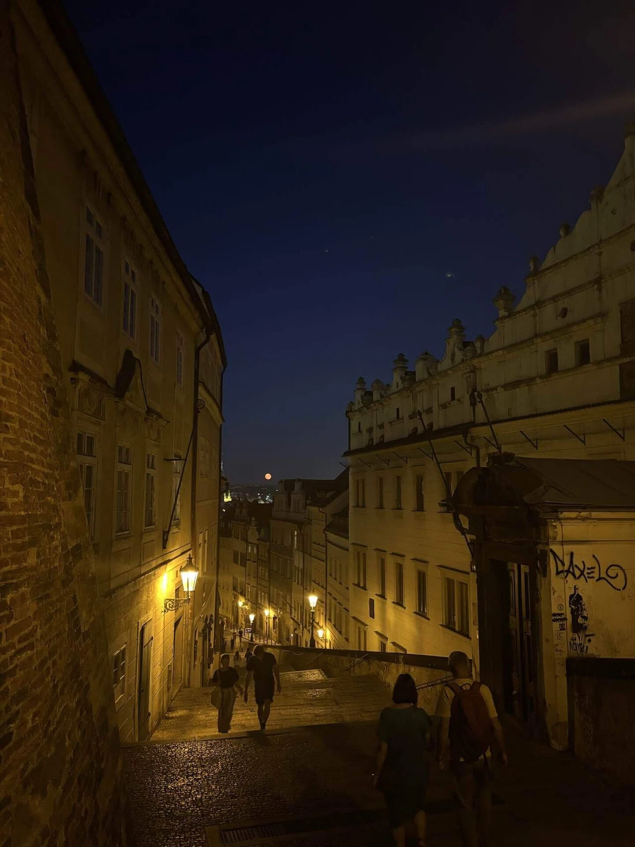 東欧ひとり旅｜世界遺産の街プラハ🇨🇿20時過ぎの夕方から夜にかけて