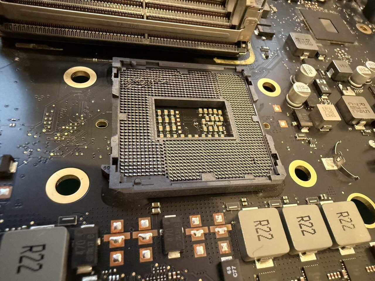 部品取りに　iMac 27 2017版 5k 電源故障　ストレージ無し iMac (Retina 5K, 27-inch, Late 2015) 電源入らない 電源ユニット不良