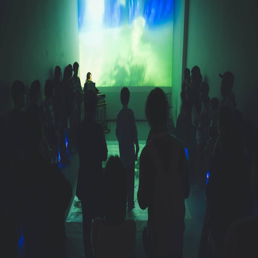 三つの時間を歩く──Distant Echoが見せた、身体・テクノロジー・聴く