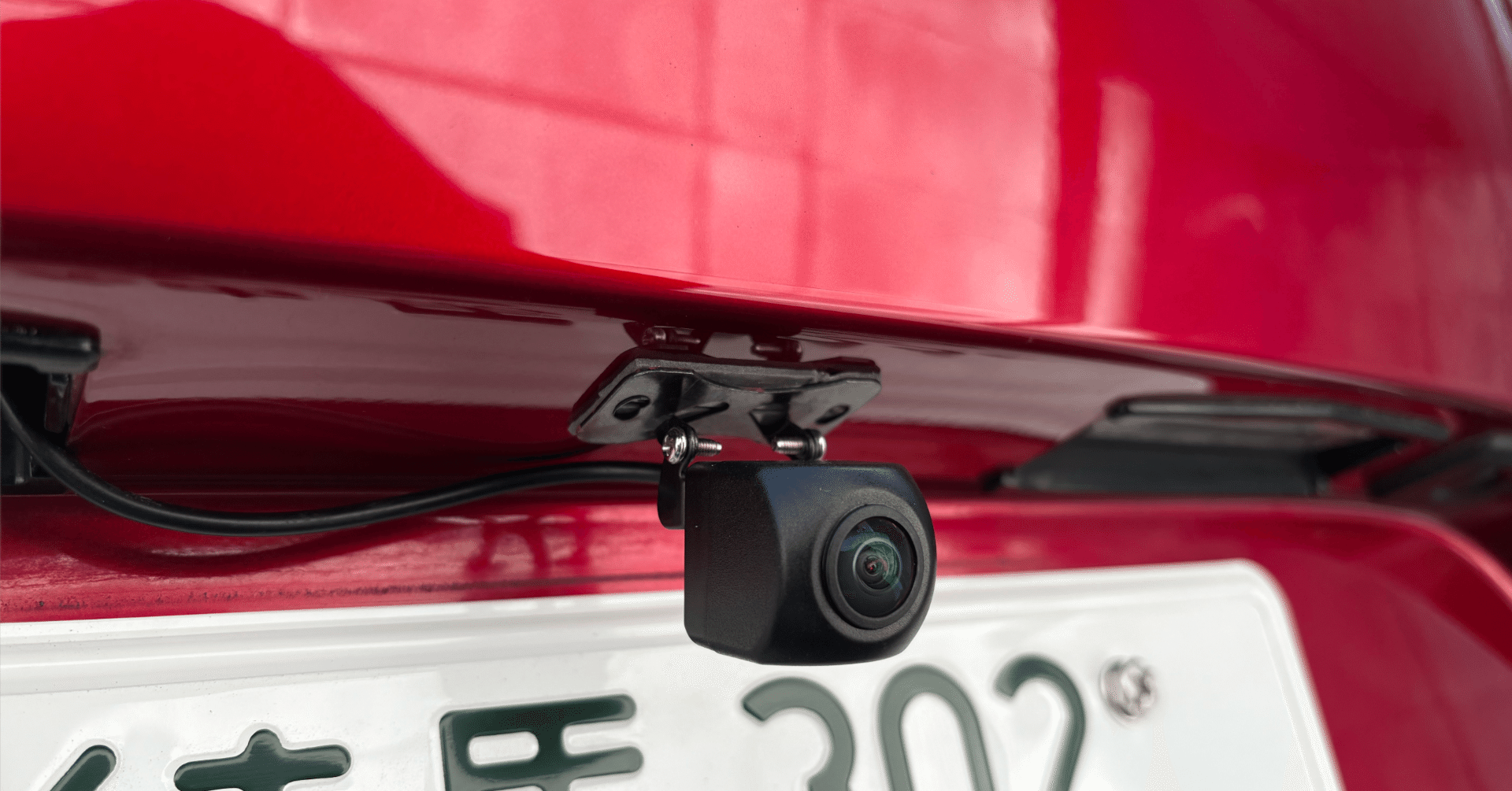 NDロードスターに穴あけ加工をせずにバックカメラとレーダー探知機を