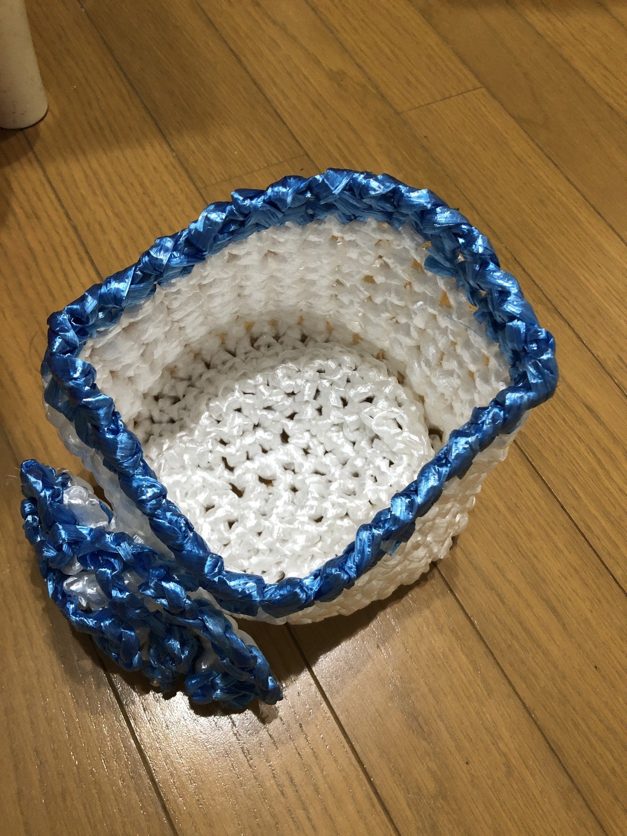 ビニール紐で編んだ小物入れ ひまわり Note