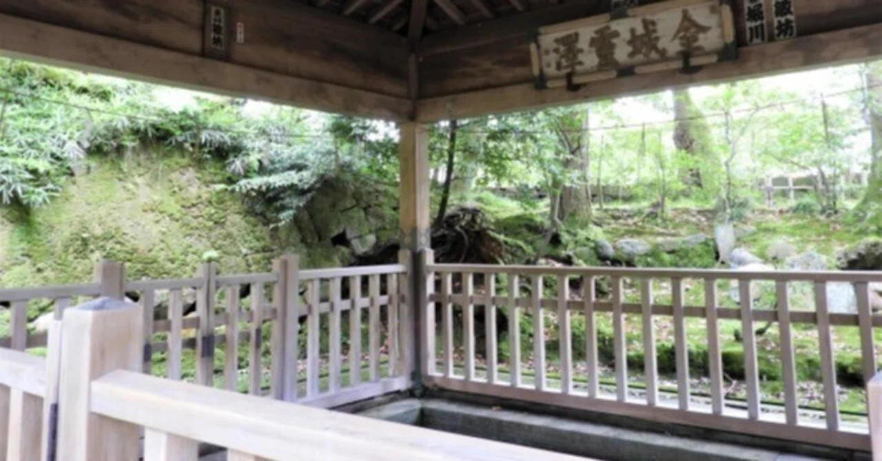 0569 Kanazawa Shrine (Ishikawa Prefecture) in Kenrokuen Garden ...