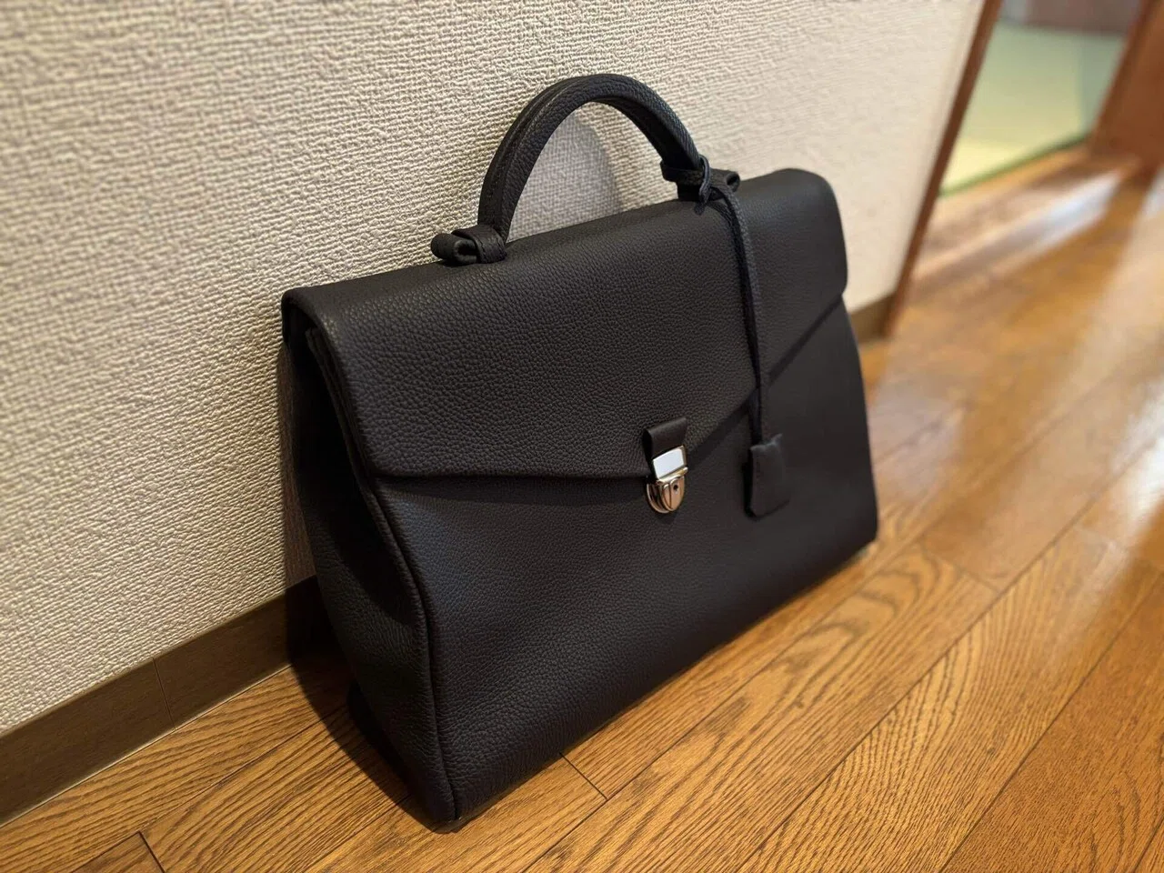 大峡製鞄レイロウという選択。黒を探して辿りついた一品｜Xīng Journal 