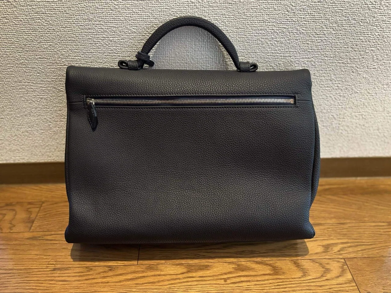 大峡製鞄レイロウという選択。黒を探して辿りついた一品｜Xīng Journal