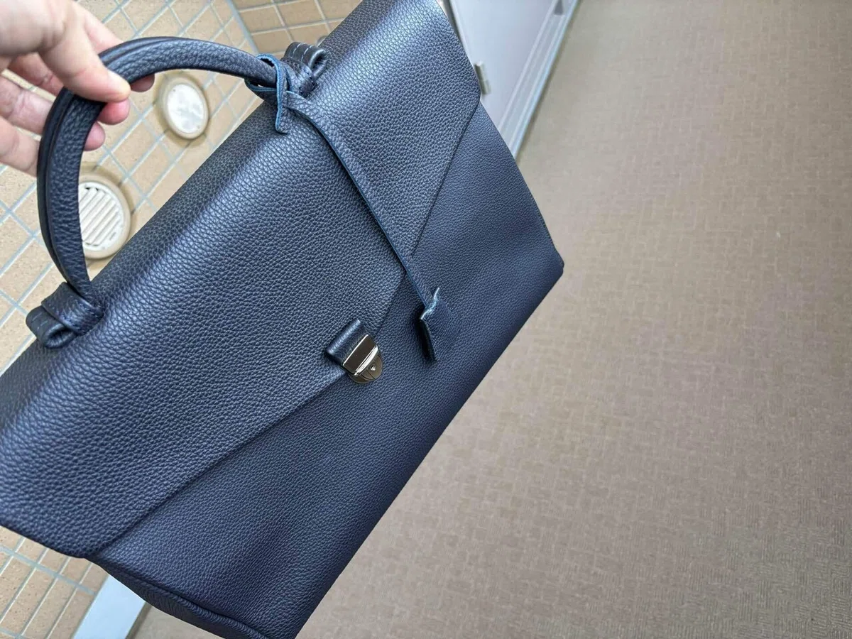 大峡製鞄レイロウという選択。黒を探して辿りついた一品｜Xīng Journal 