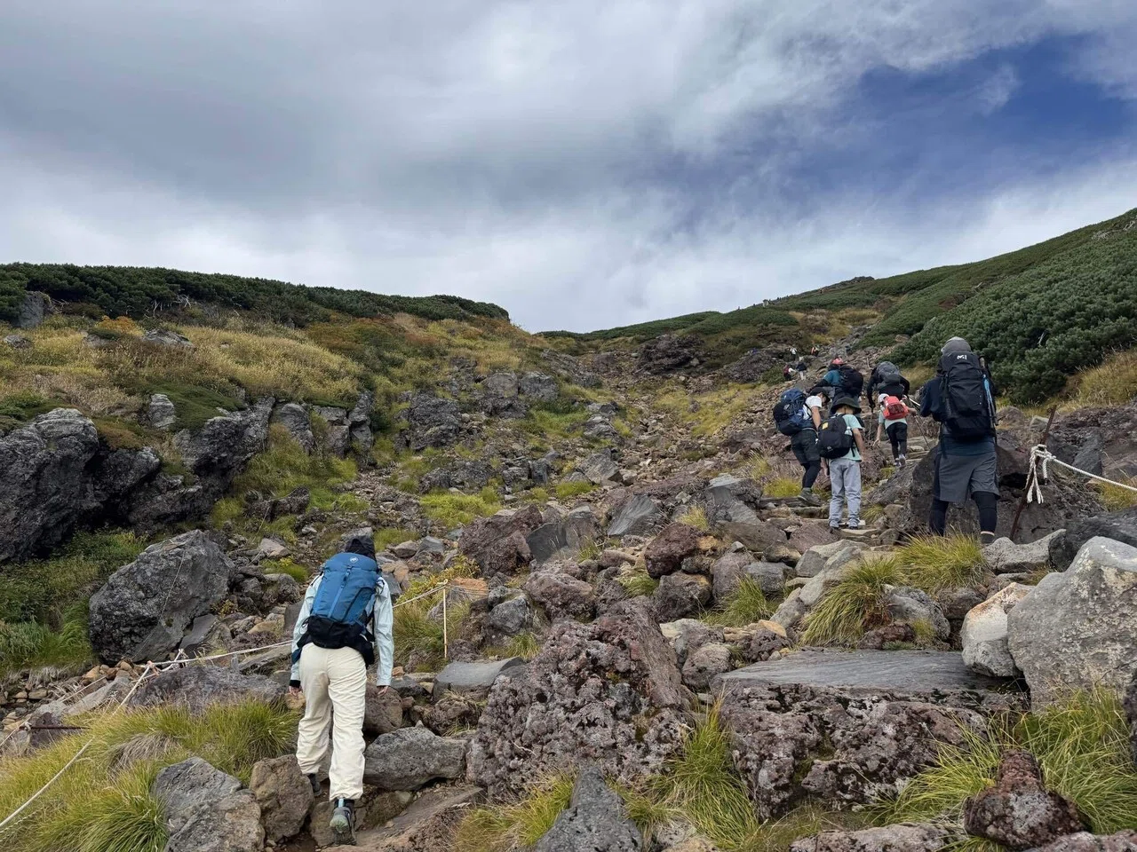 噴火から11年。実際に登って感じた“御嶽山”の今｜YuYaアウトドア旅