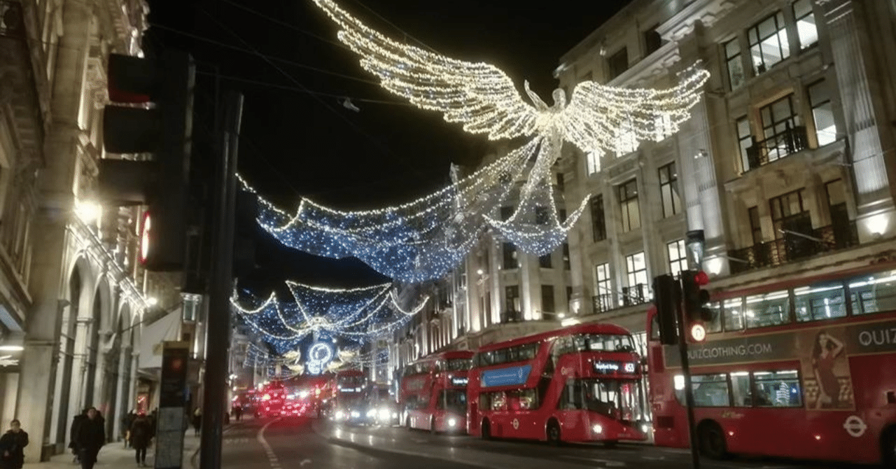 冬の街を彩る「走るメディア」