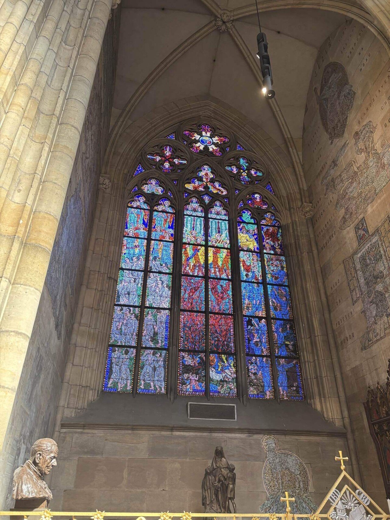 東欧ひとり旅｜異彩を放つミュシャのステンドグラスに感動！いよいよ