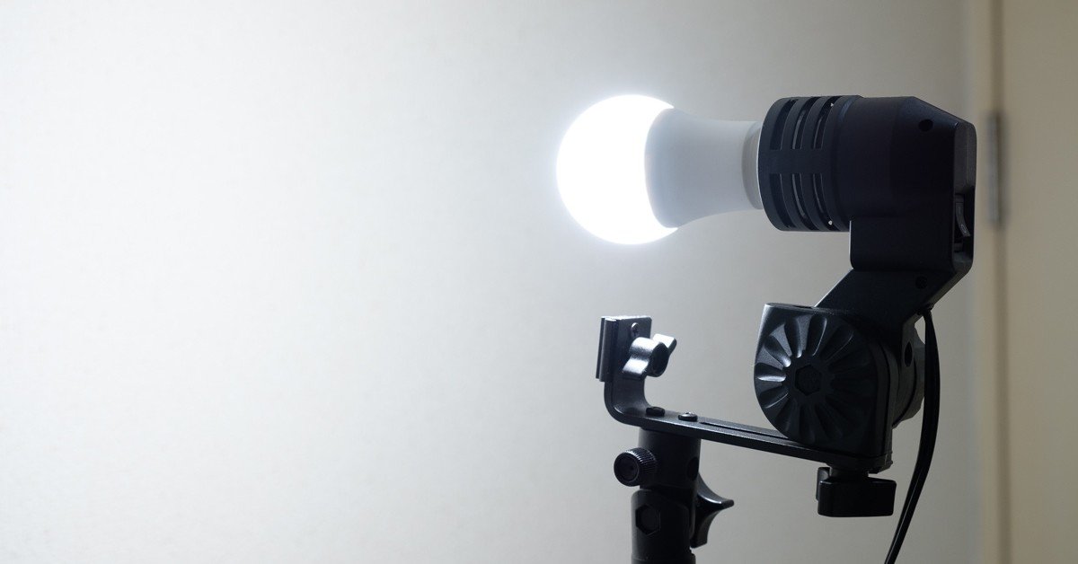 Zoom会議でお互いの顔が見やすくなるちょっとした照明工夫 Kengo Osaka 逢坂 憲吾 Note