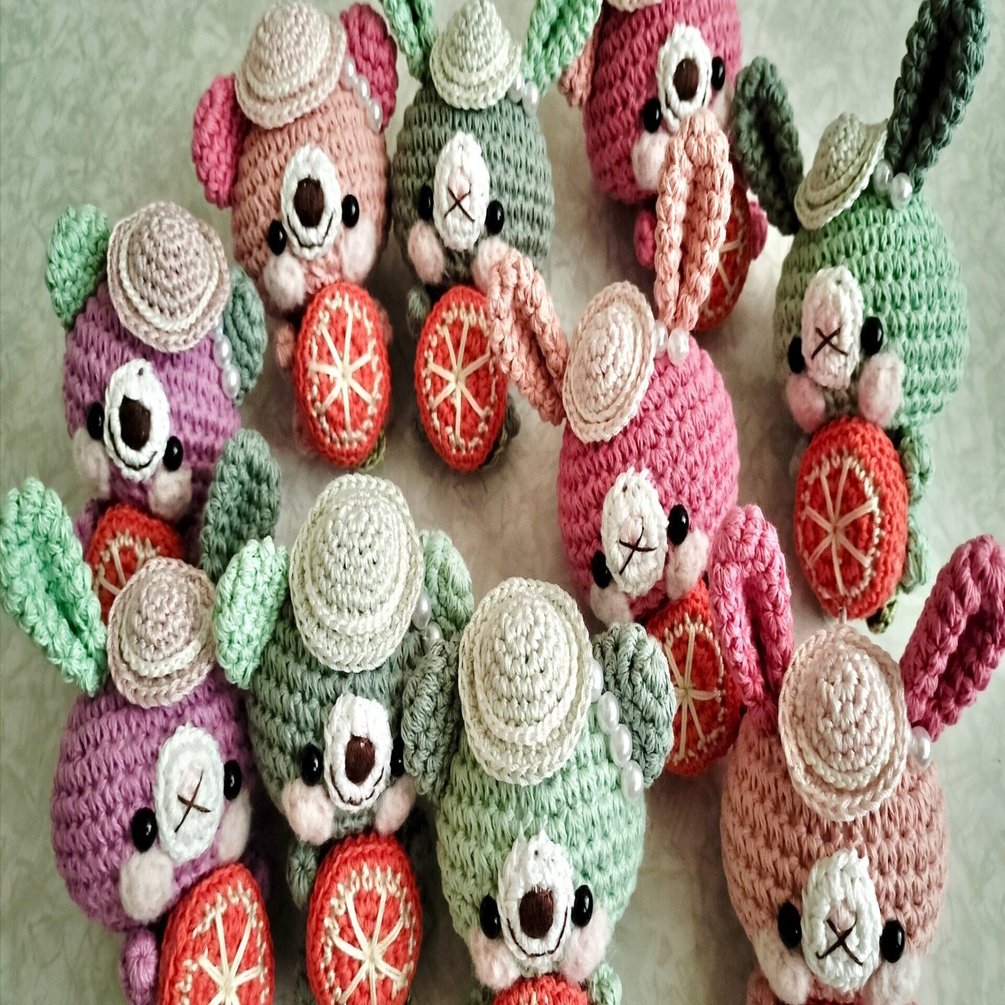 うさぎとくまと、8年ぶりのオレンジ。新作あみぐるみが完成