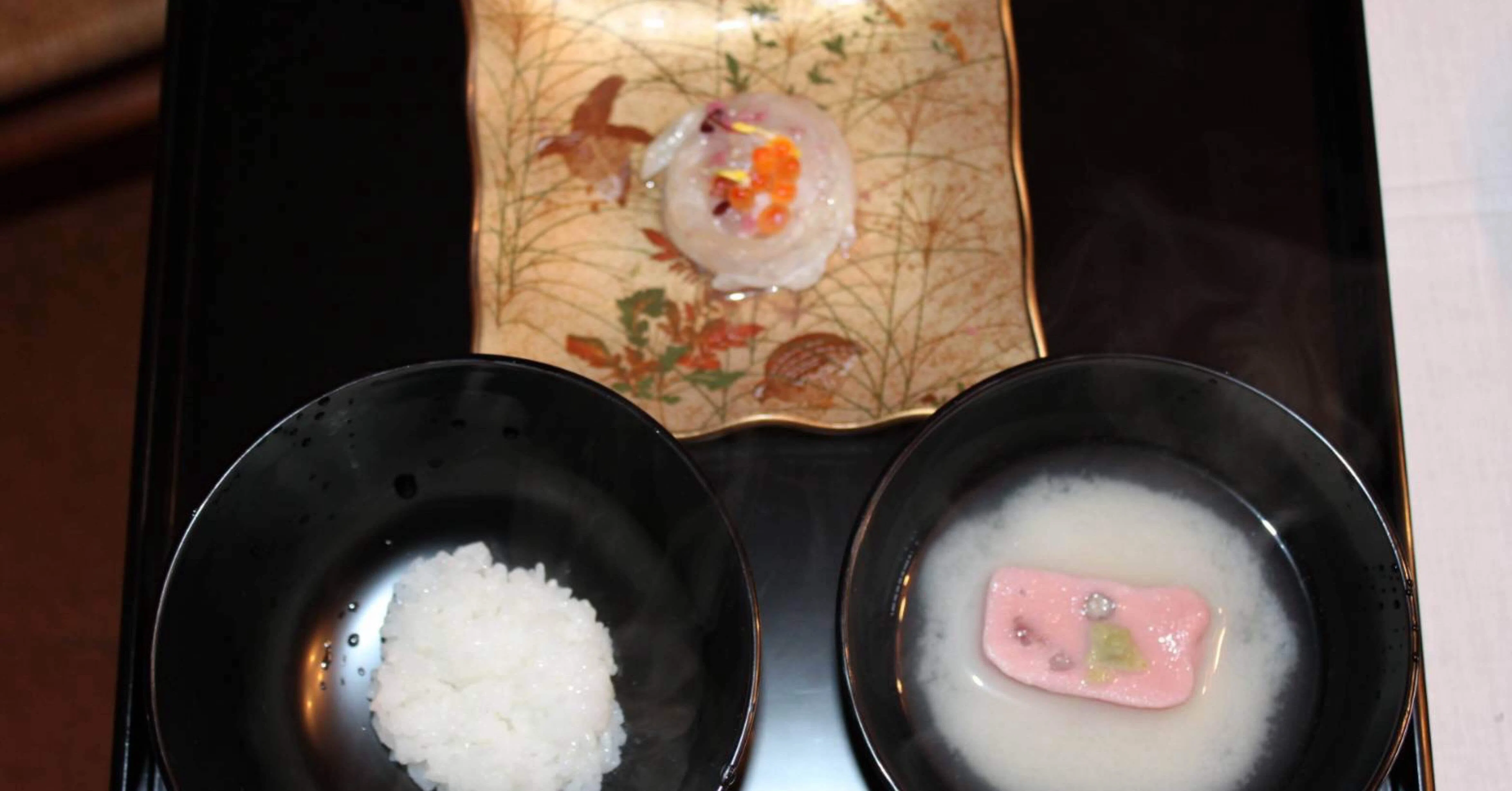 ぶどうの葉形 向付 6客 和食器 懐石料理道具 1客カケ有(最後2枚の写真) ￼ ぶどうの葉形 向付 6客 和食器 懐石料理道具 1客カケ有(最後2枚の写真