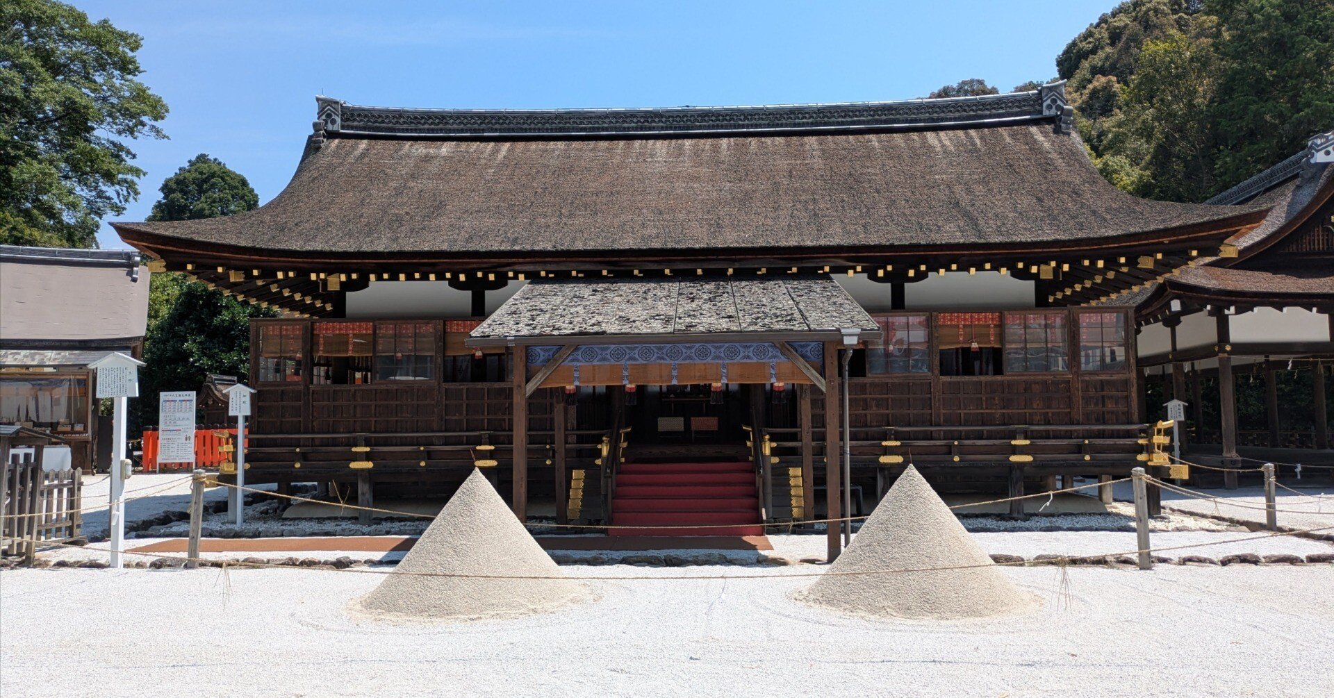 立砂が印象的な京都最古の神社の1つ『上賀茂神社』｜ルカ｜京都の神社