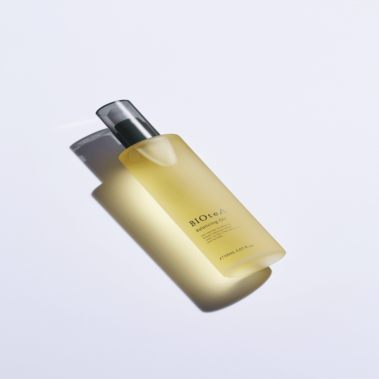 乾燥から髪・頭皮を守るために。植物由来にこだわったヘアオイル