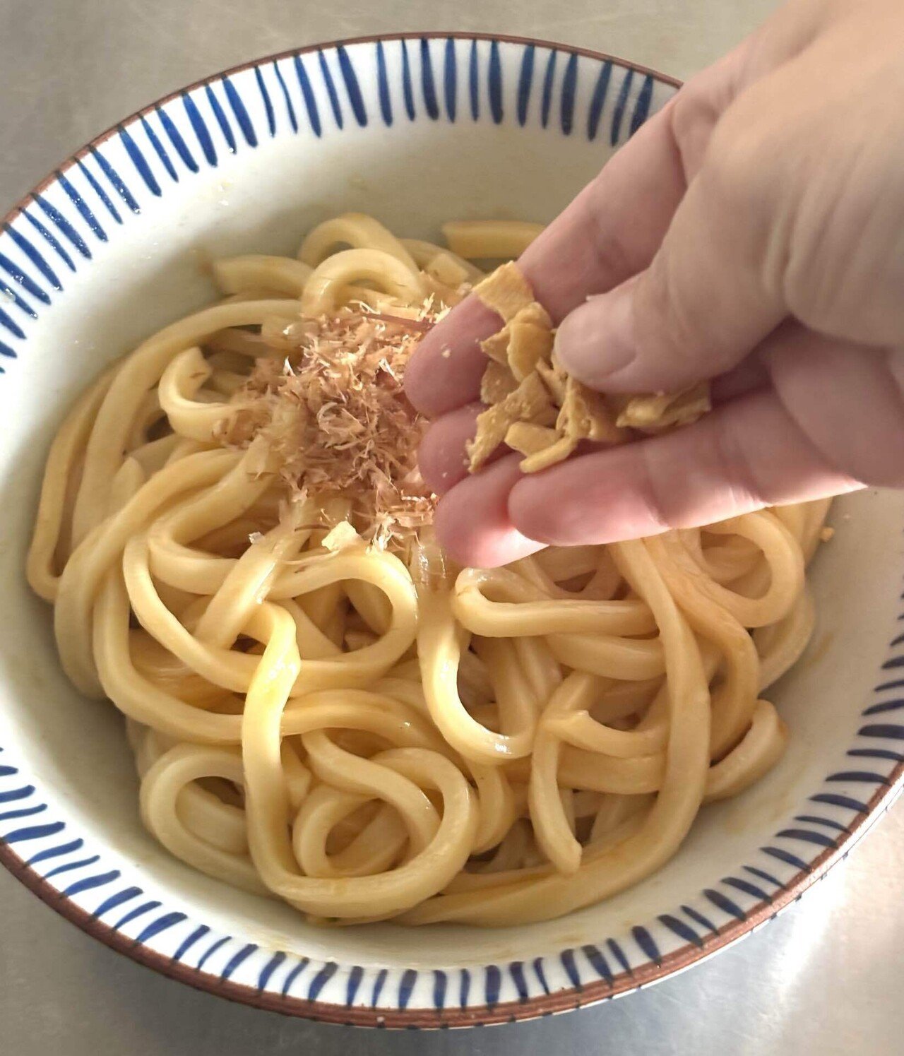 洗い物がめんどうな夜の「コク旨まぜうどん」｜リノベ食堂