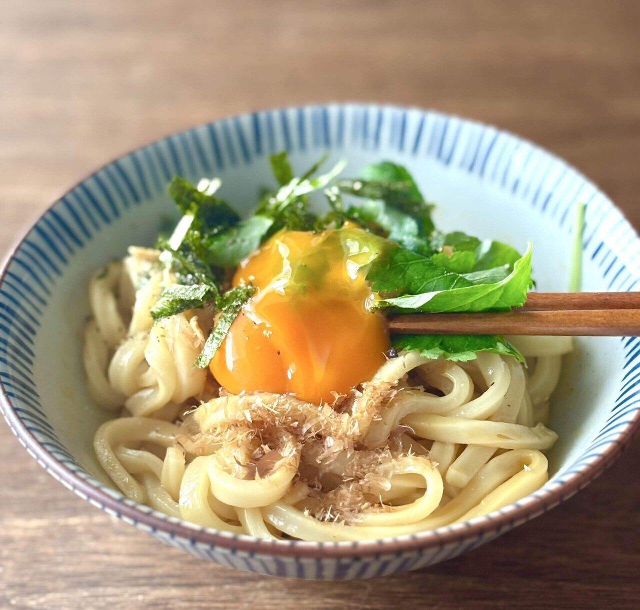 洗い物がめんどうな夜の「コク旨まぜうどん」｜リノベ食堂