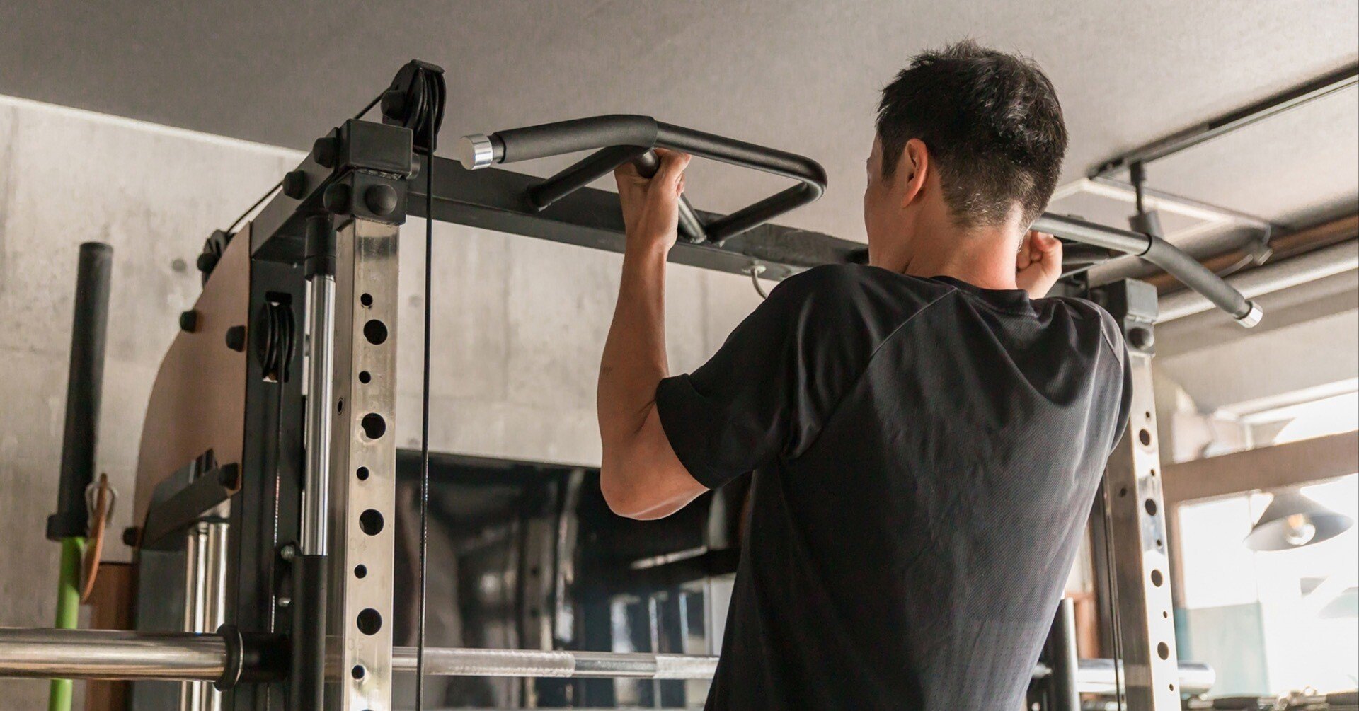 プロ厳選】自宅がジムに変わる！初心者が絶対に買うべき筋トレ器具