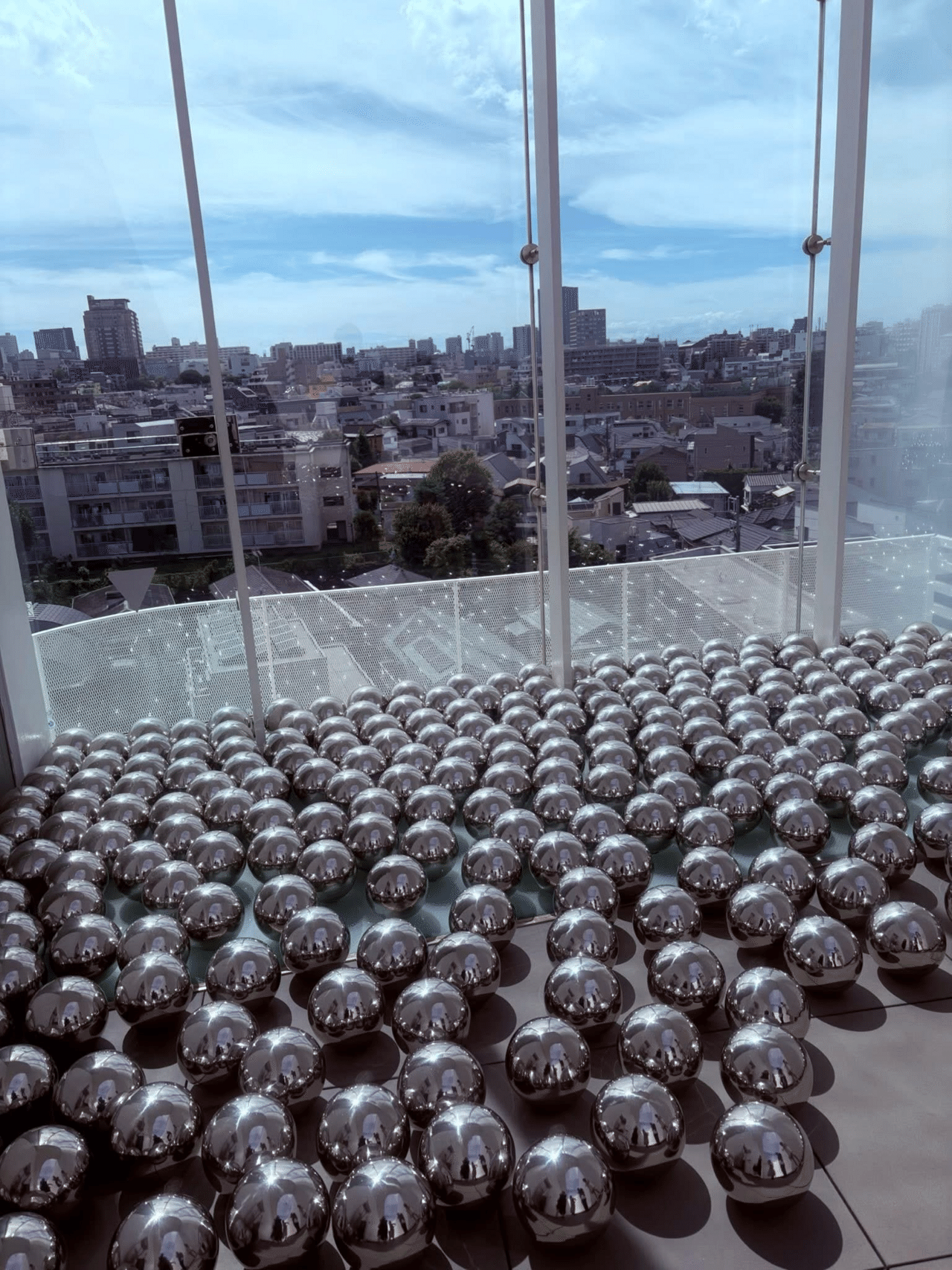 草間彌生美術館「宇宙からの音響」 “Reverberation from the Universe