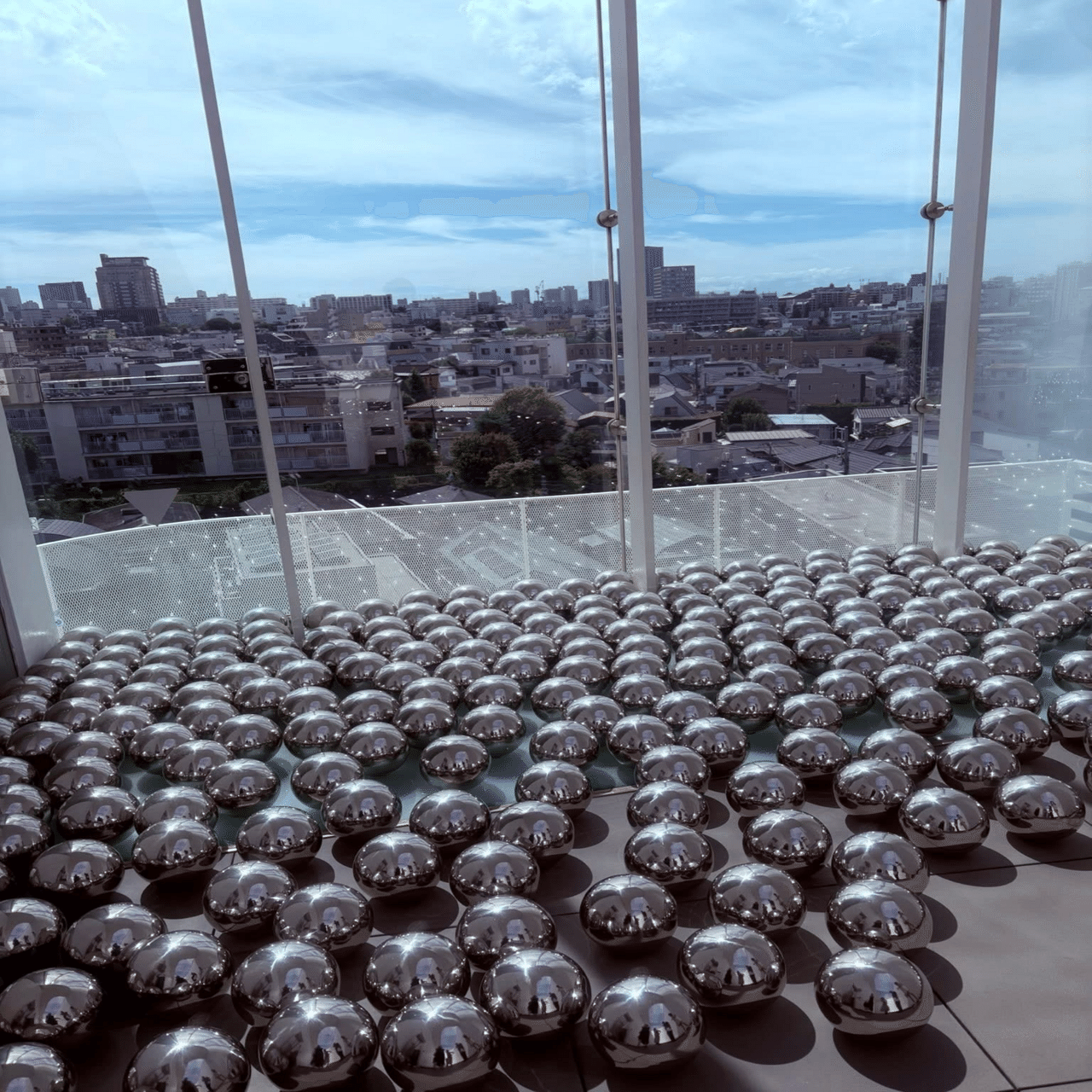 草間彌生美術館「宇宙からの音響」 “Reverberation from the Universe