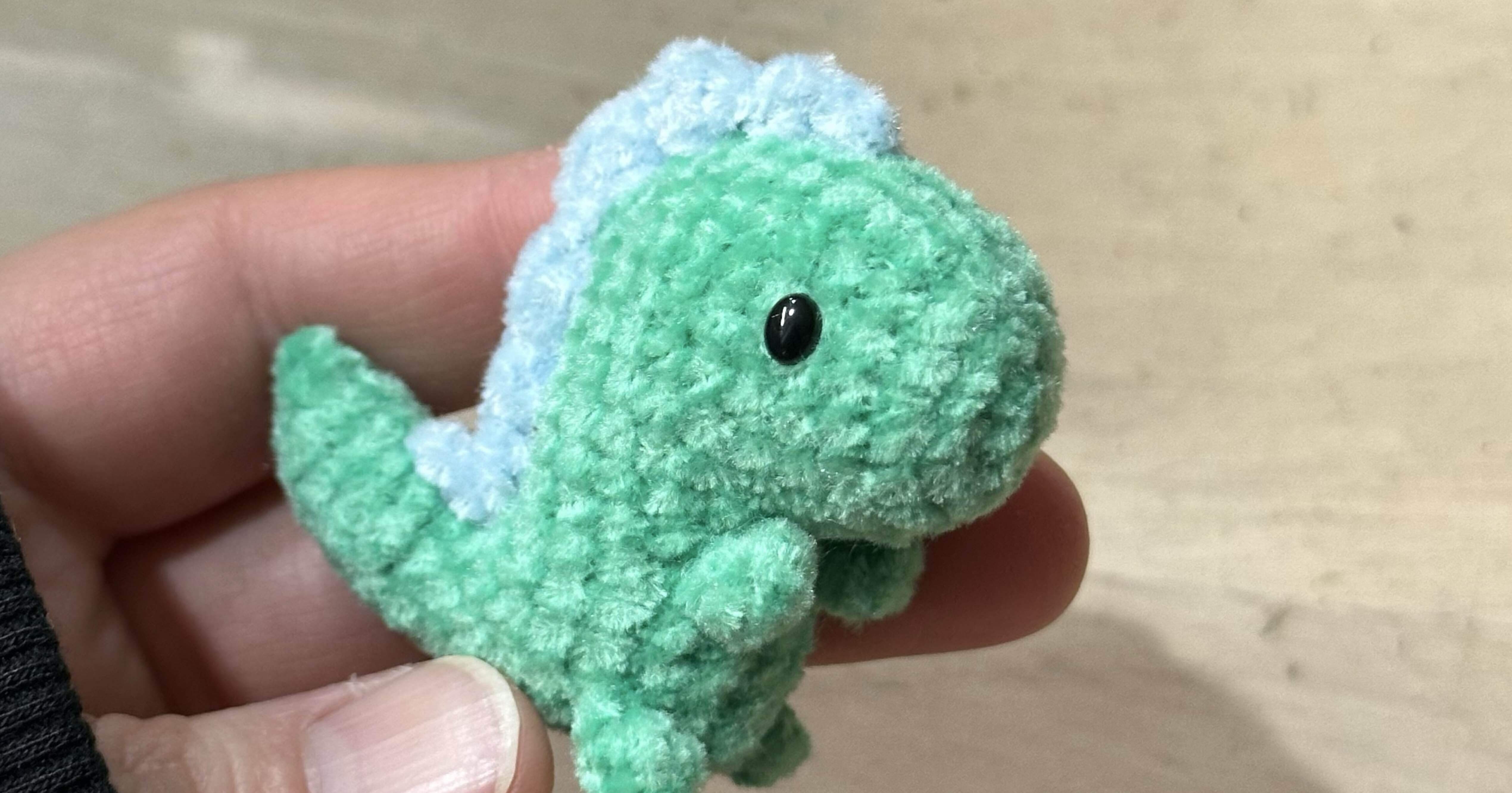 あみぐるみ　恐竜ちゃん【セット】＊専用 襟巻き&背ビレ恐竜ちゃんのあみぐるみ｜reirei3413