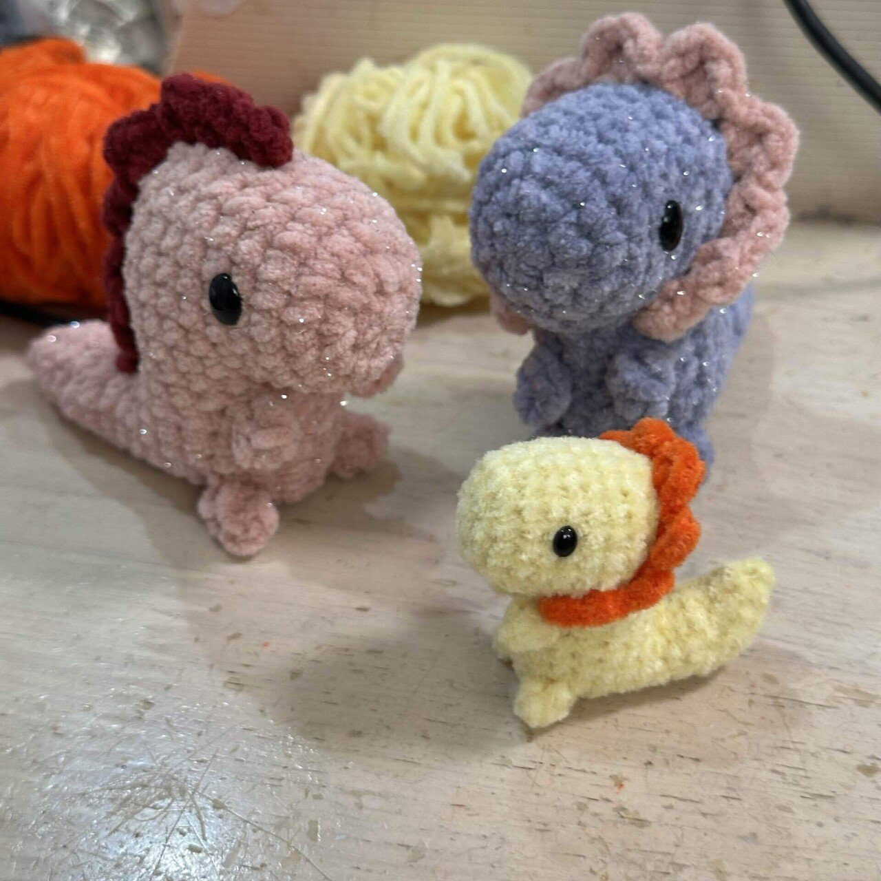 襟巻き&背ビレ恐竜ちゃんのあみぐるみ｜reirei3413