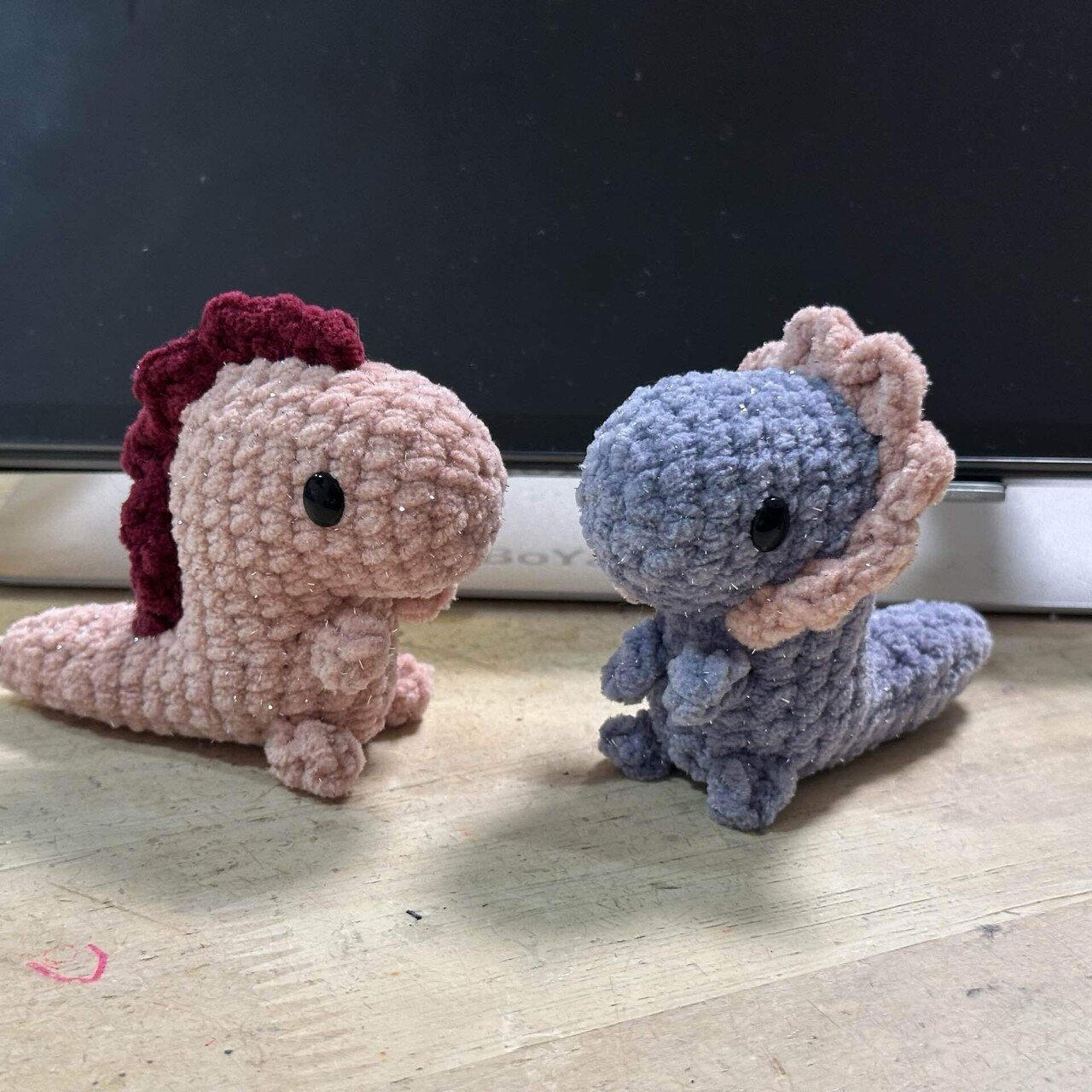 襟巻き&背ビレ恐竜ちゃんのあみぐるみ｜reirei3413