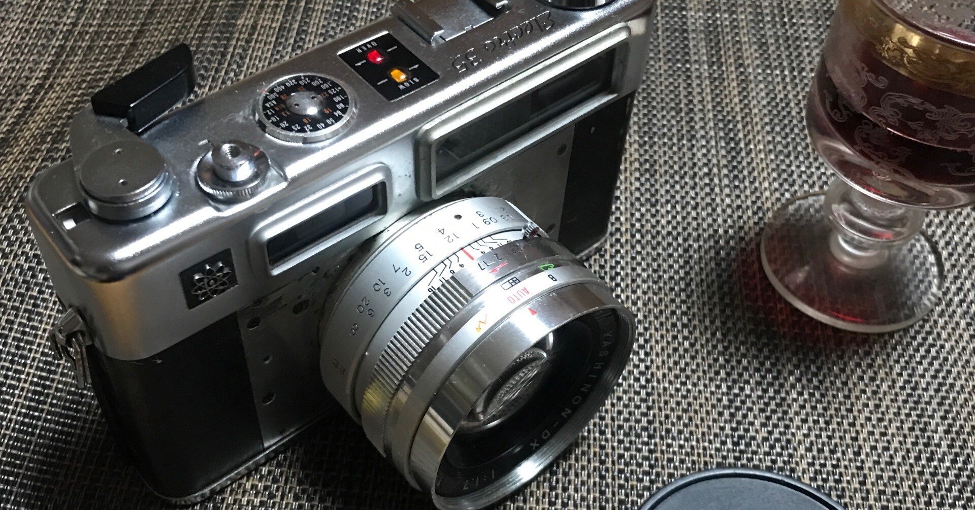 フイルムの カメラ片身と もらひけり 内なる錆は この身にも似て｜chy farm