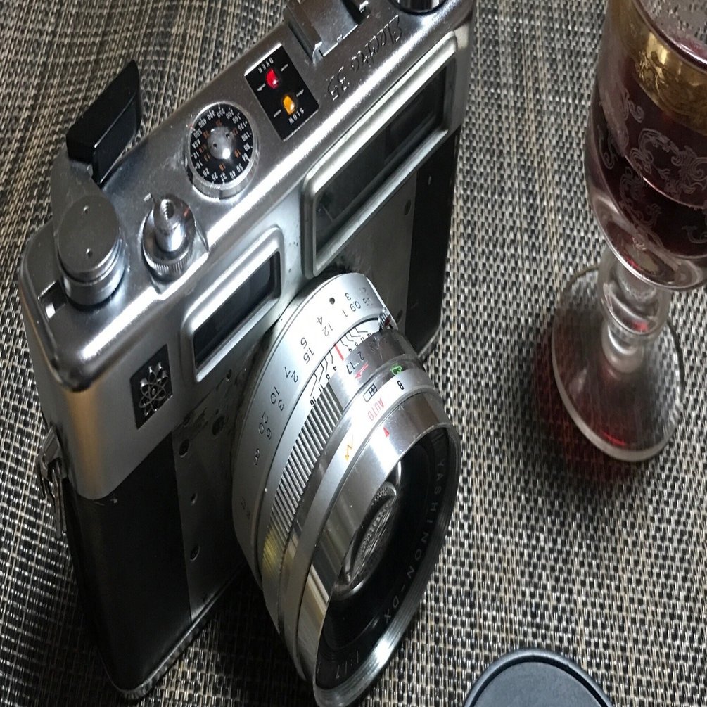 フイルムの カメラ片身と もらひけり 内なる錆は この身にも似て｜chy farm