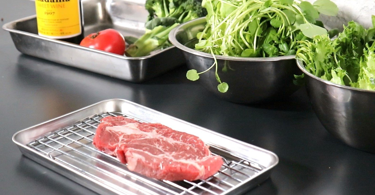 牛肉のステーキ 赤ワインソースの作り方 レシピの詳細と工程について フランス料理の基礎 らぴたす 料理研究家 Note 牛肉のステーキ 赤ワインソースの作り方 レシピの詳細と工程について フランス料理の基礎 らぴたす 料理研究家 Note