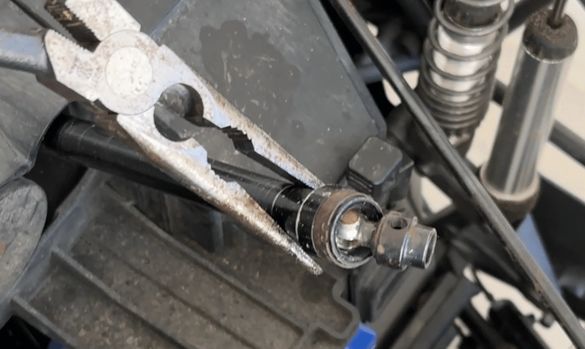 海外製電動RCカーの壊れた箇所を修理しました /Traxxas UDR｜SHO-Room🚙💨