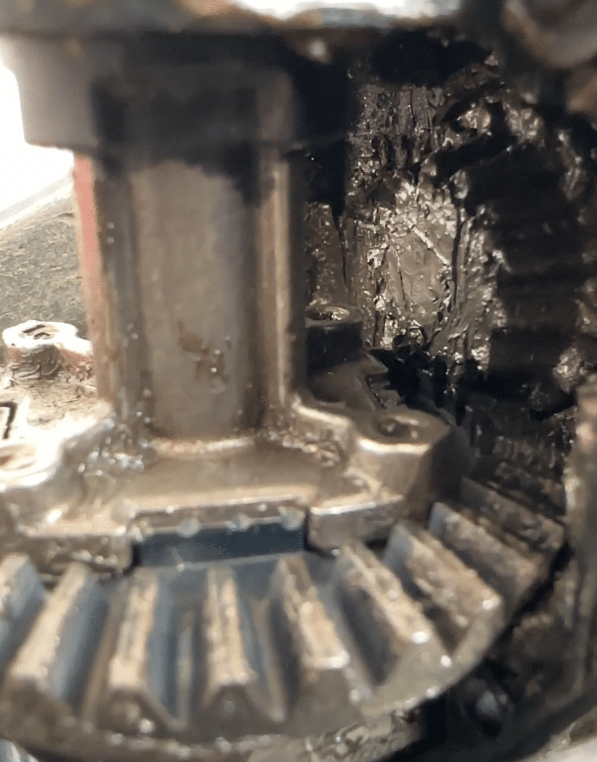 海外製電動RCカーの壊れた箇所を修理しました /Traxxas UDR｜SHO-Room🚙💨