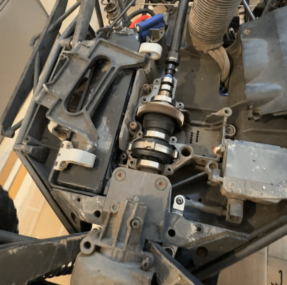 海外製電動RCカーの壊れた箇所を修理しました /Traxxas UDR｜SHO-Room🚙💨