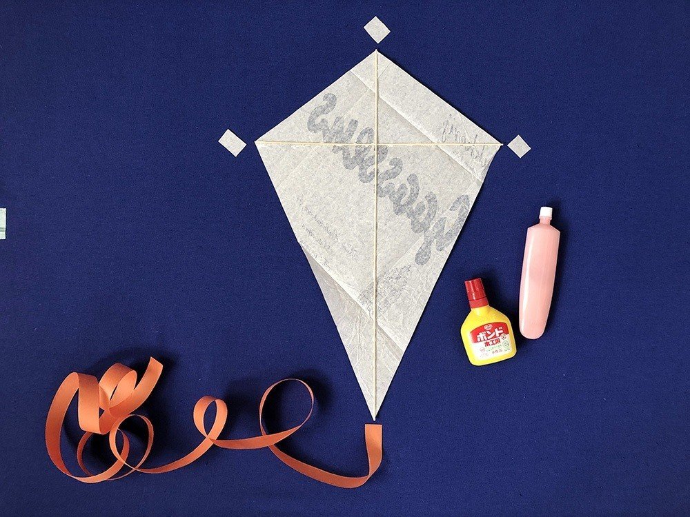 思い出の紙を凧に Let's go fly a kite!｜me to te