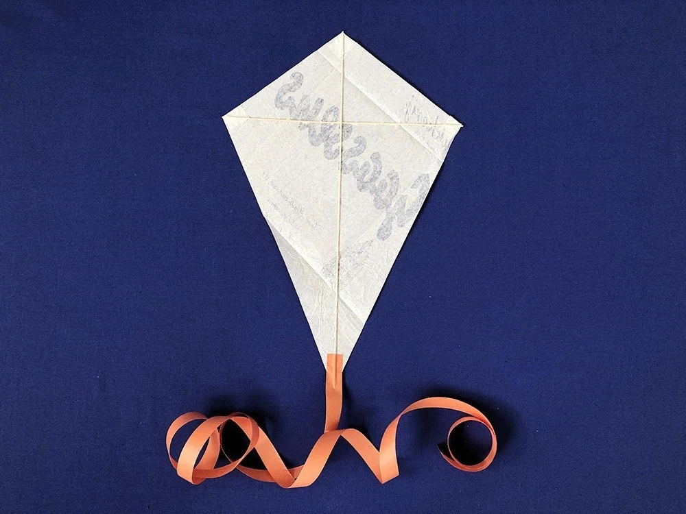 思い出の紙を凧に Let's go fly a kite!｜me to te