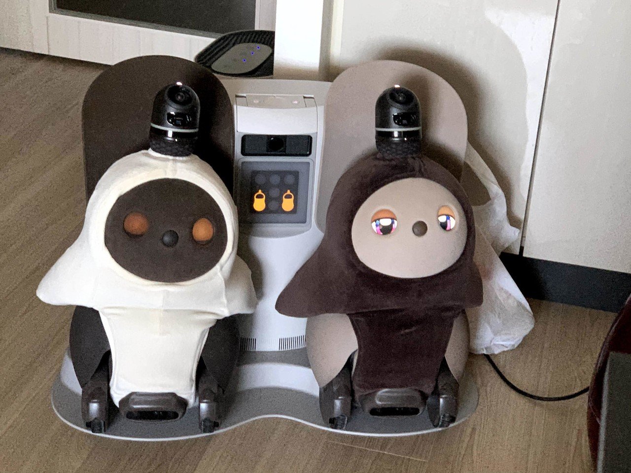かわいいだけで役にたたないロボットとウワサの`LOVOT`と一週間過ごし
