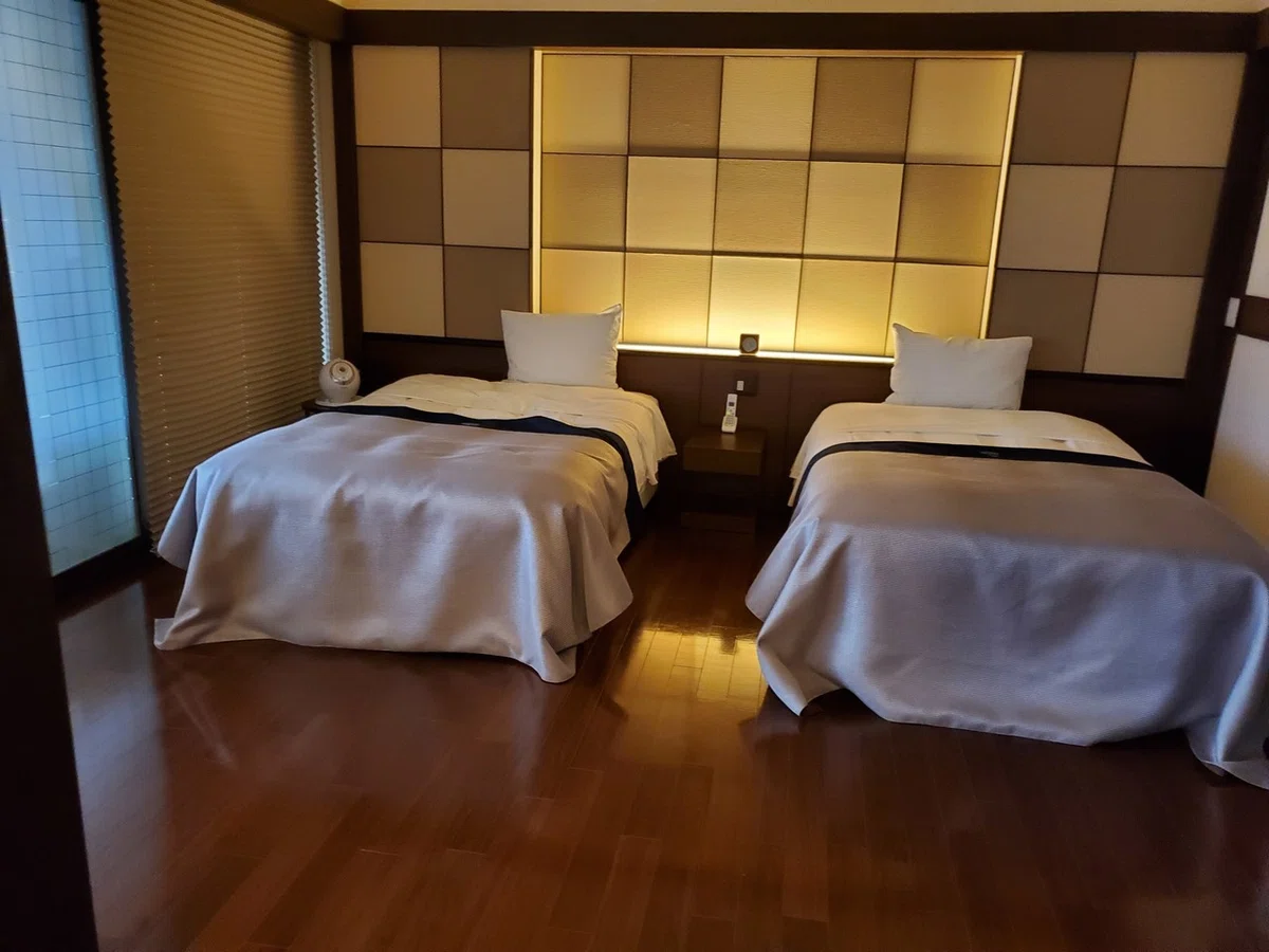 ベッドルーム20190919_161219 (1) 
