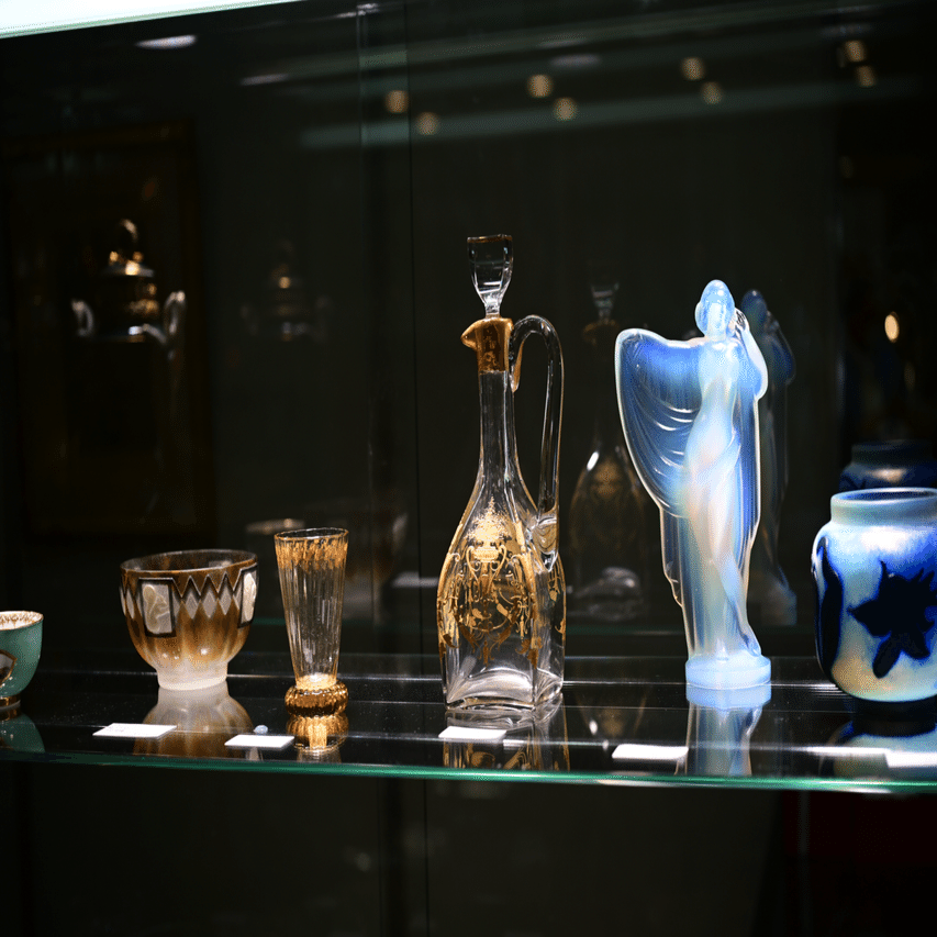 ヴィンテージ　ガラスの像　アメリカの骨董屋 東京ビッグサイトの骨董グランデを眺めてきました｜おろね