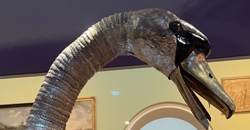 250年前に作られた13キロの銀シルバーを使った白鳥｜海南_古い家_