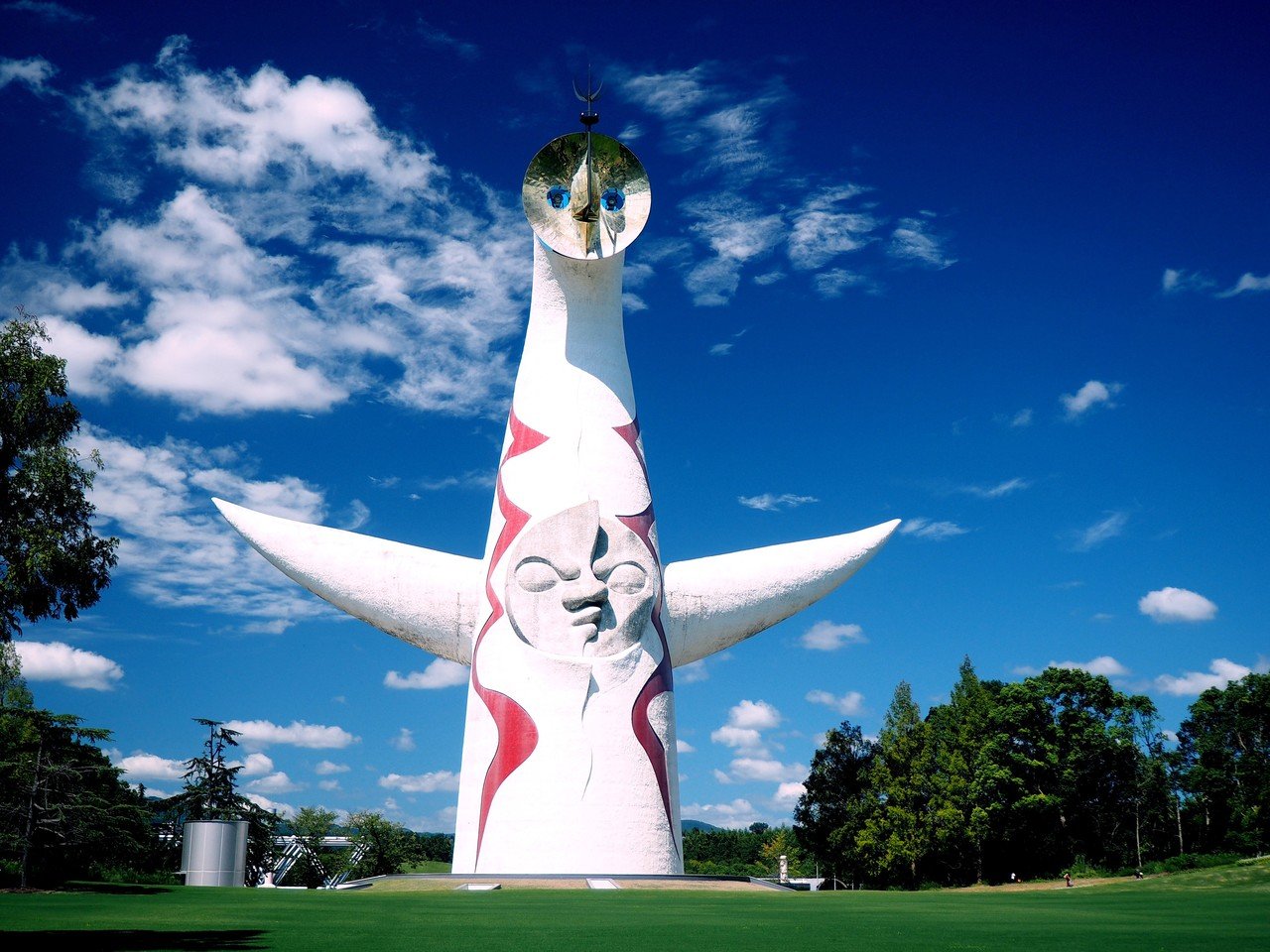 太陽の塔｜クロノツカヤ