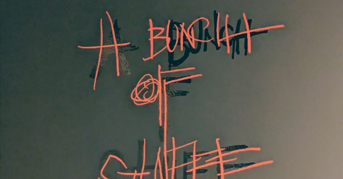 A Bunch of Stuff」 by Johnny Depp／ジョニー・デップ アート展｜Q